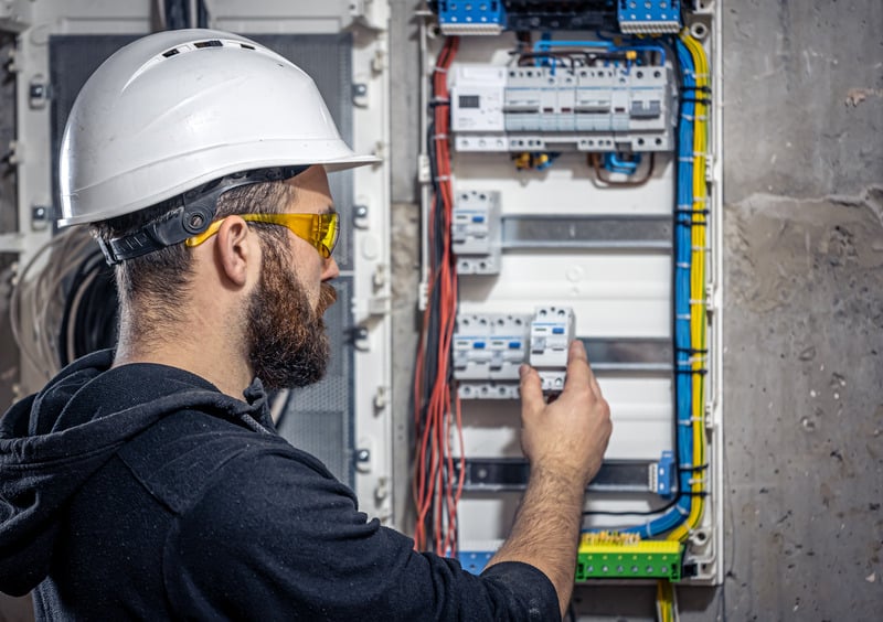 Best Beverly Hills electrician for residential and commercial needs. Don's Electric handles electrical repairs, furnace maintenance, and generators.