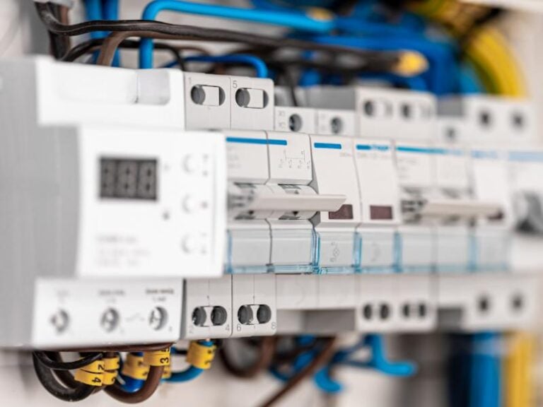 The Right Electrician Looks Beyond the Electrical Problem You See